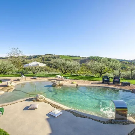Lavish Holiday In With Swimming Pool