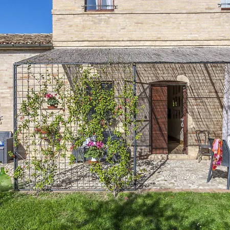 Lavish Holiday In With Swimming Pool Vakantiehuis Fermo